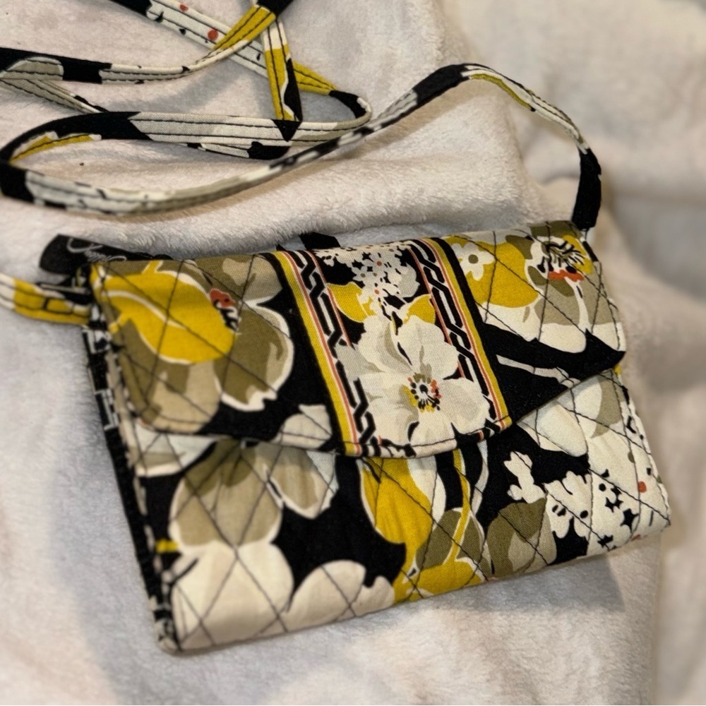 Vera Bradley Dogwood Strap Tri Fold Wallet￼